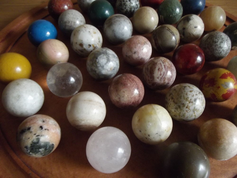 Jeu de solitaire. Pierres semi-pr&eacute;cieuses Jeux / jouets