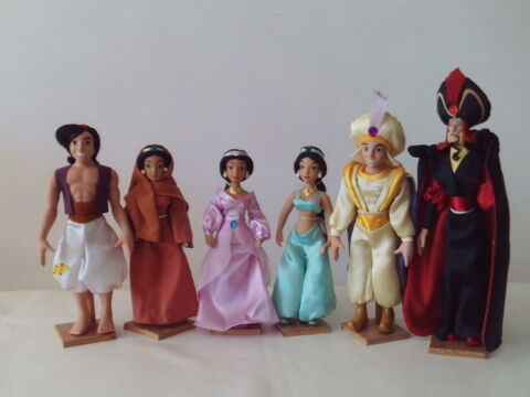 Poupées Princesses Disney en porcelaine. 40 Gardanne (13)