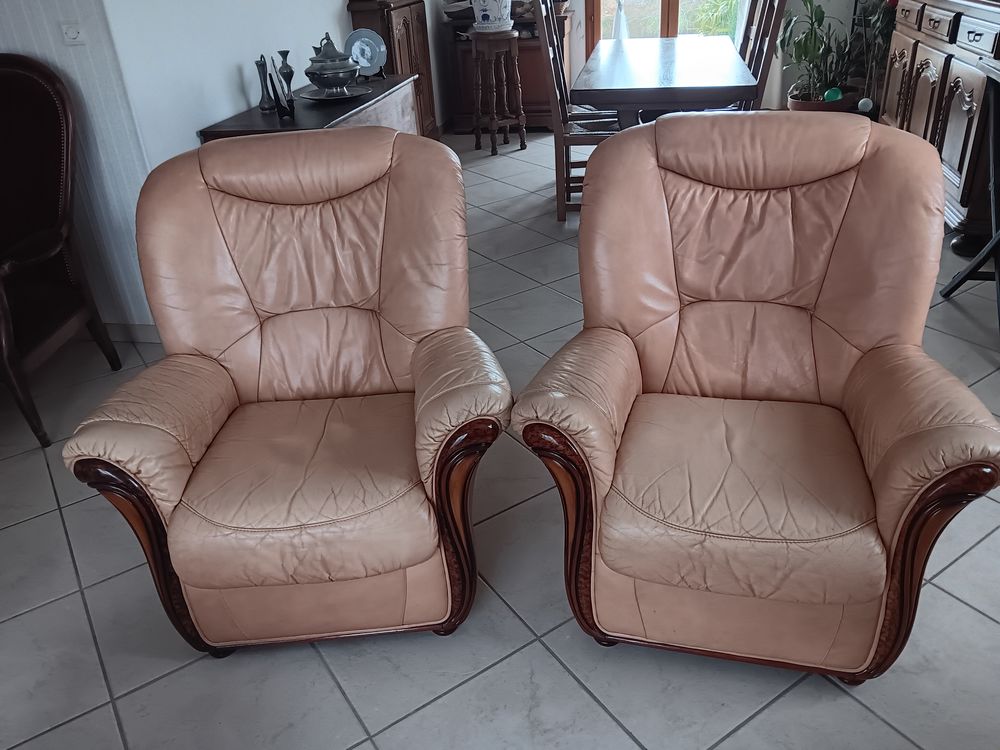 canap&eacute; cuir 3 places 
2 fauteuils Meubles