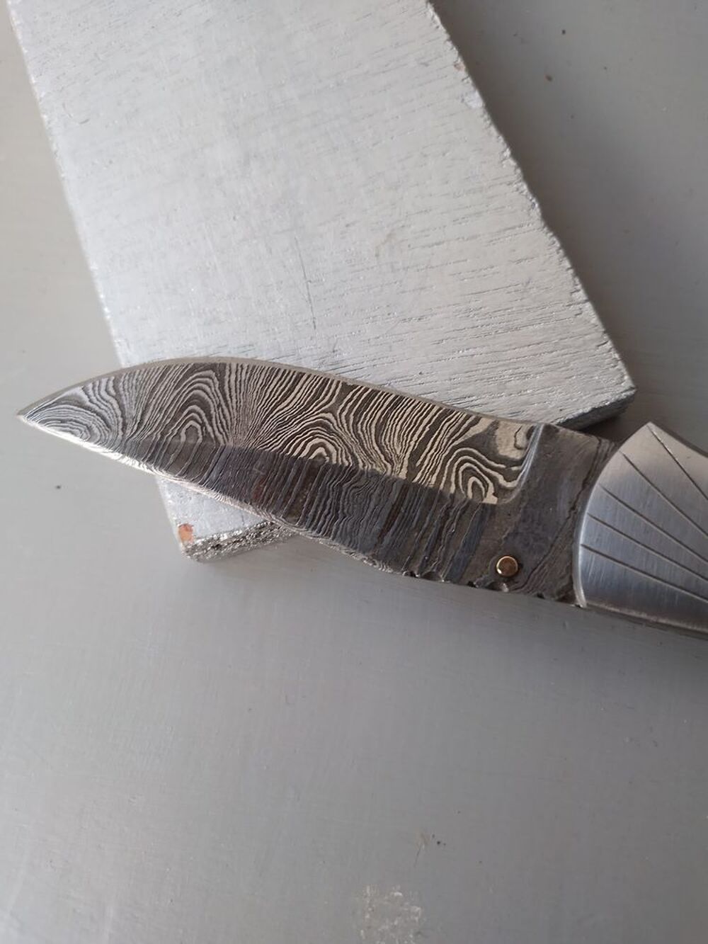 Couteau pliant damas artisanal authentique 