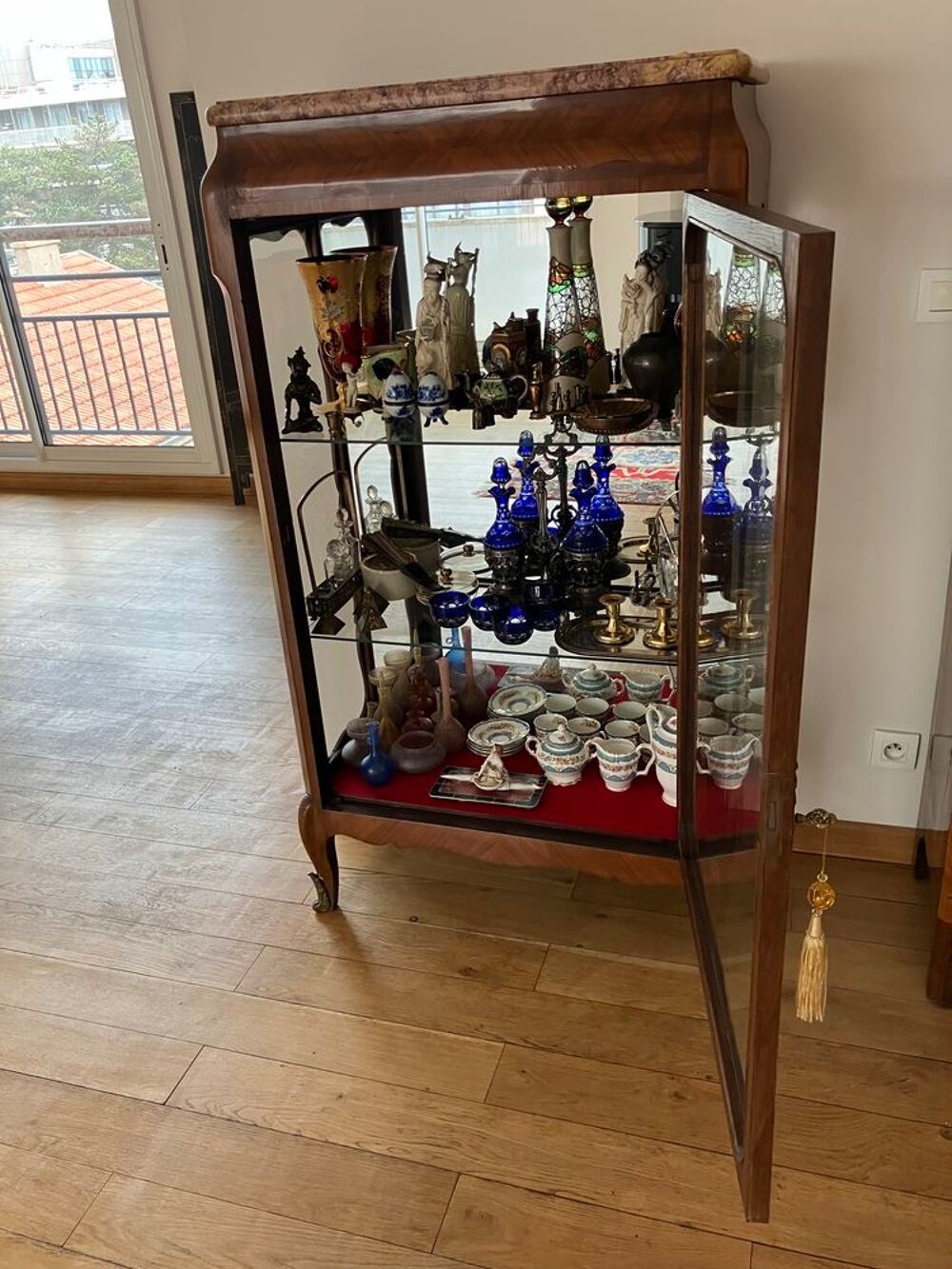 Vitrine style Louis XV, excellent &eacute;tat, 500 euros Meubles