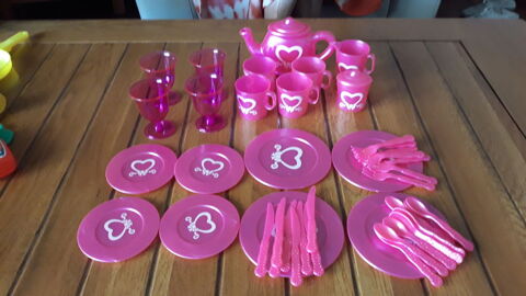 DINETTE INTITULEE CUISINE CAMILLE AVEC 100 PIECES 15 Als (30)