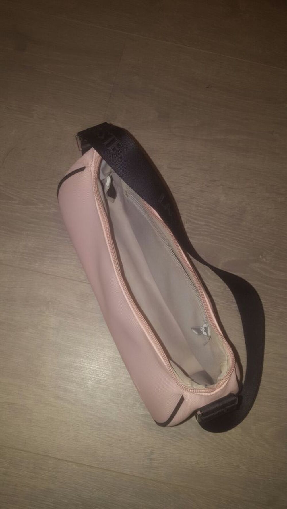 sac &agrave; main lacoste rose Maroquinerie
