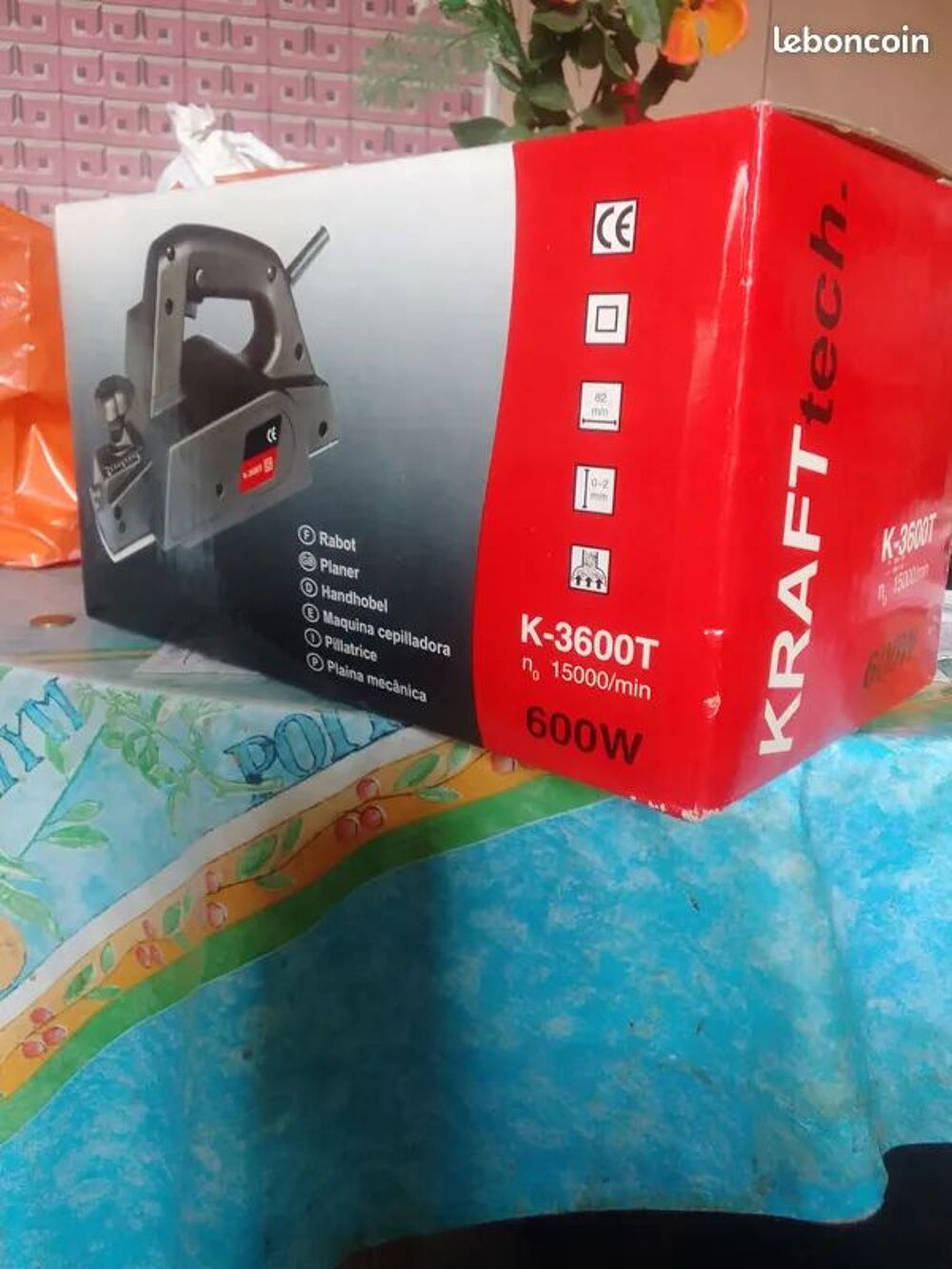 propose perceuse avec forets et rabot Bricolage