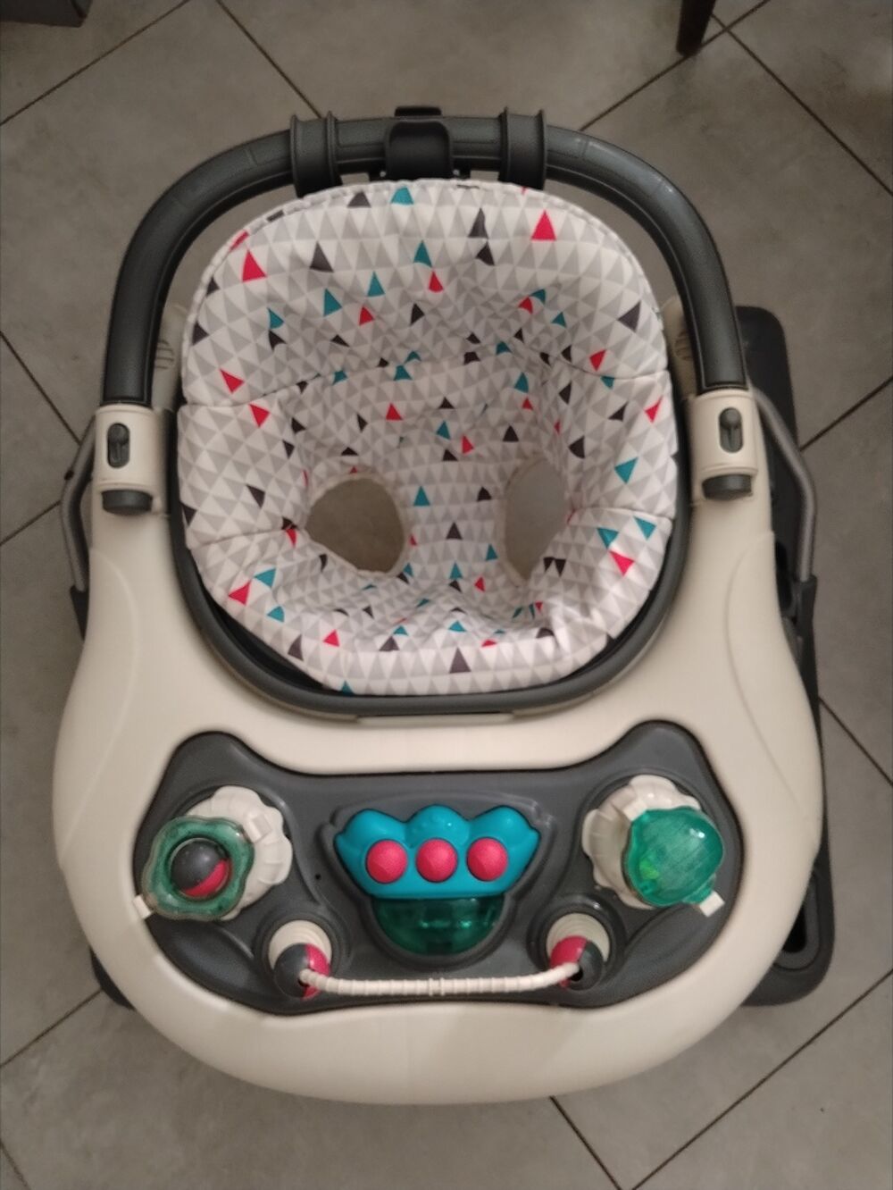 Trotteur b&eacute;b&eacute; avec jouets d'&eacute;veil Jeux / jouets