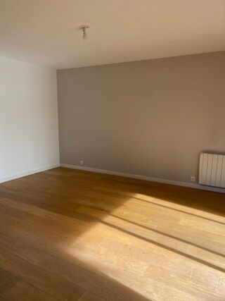  Appartement à louer 4 pièces 110 m²