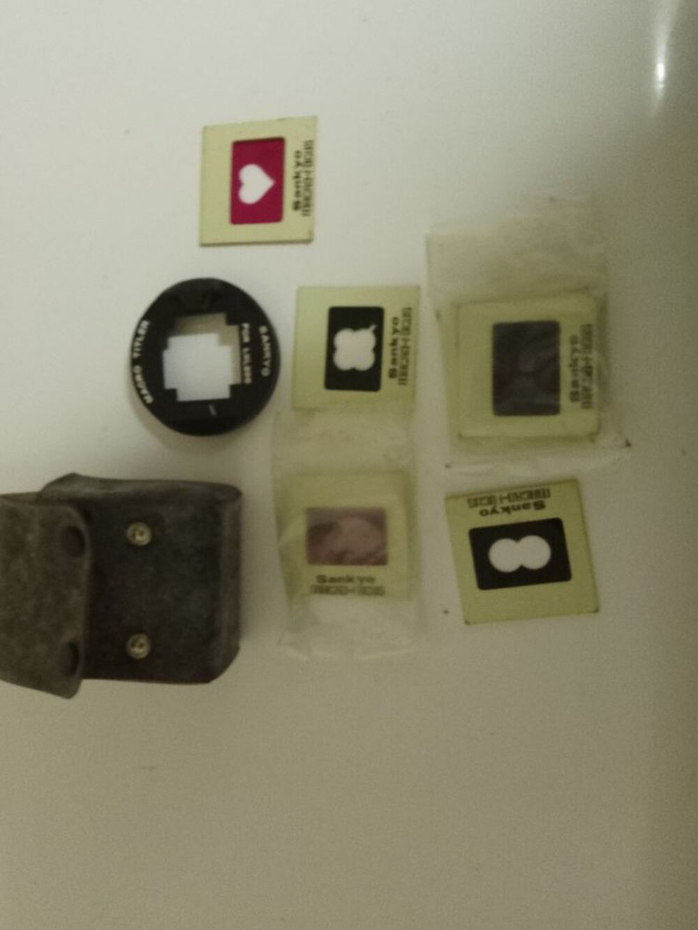 Diapo et support pour faire de la Macro
Sur cam&eacute;ra super 8 Photos/Video/TV