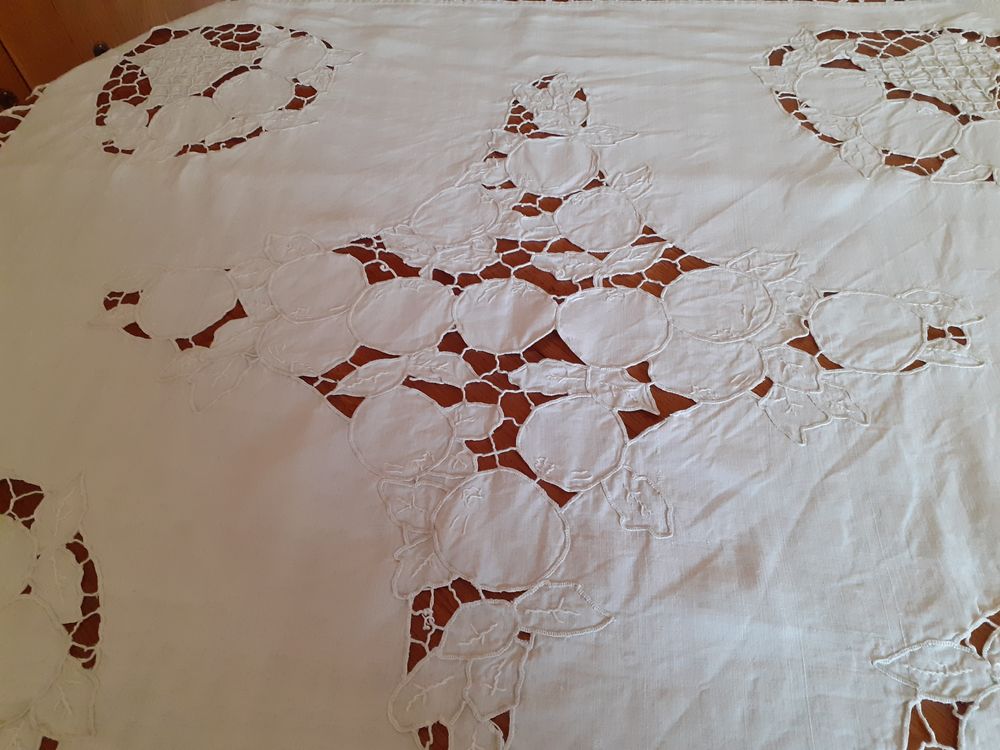Nappe Brod&eacute;e ancienne Décoration