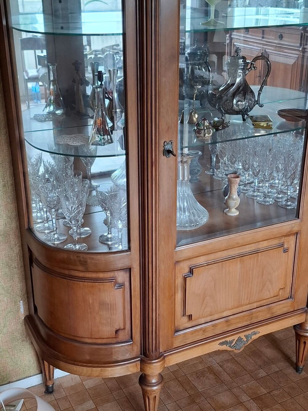 TR&Egrave;S BELLE VITRINE excellent &eacute;tat,comme neuve Meubles