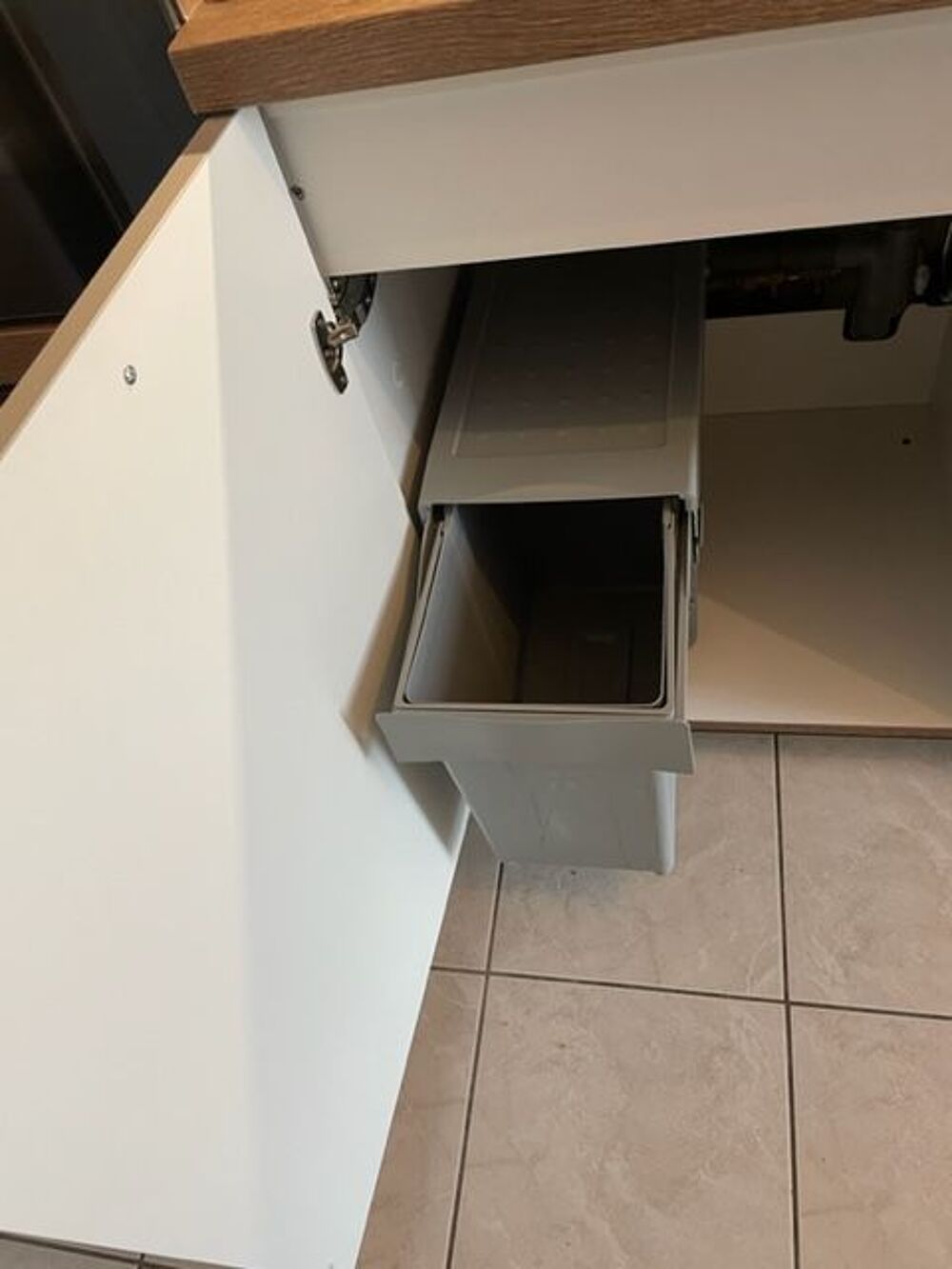 Poubelle de cuisine coulissante, grise, avec couvercle. 30 l Meubles