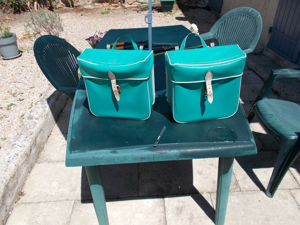 1 paire de sacoche vintage 1950/60/70 tres bon &eacute;tat Vélos