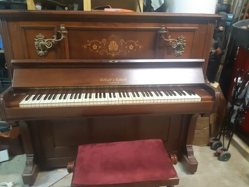 piano droit ancien Instruments de musique