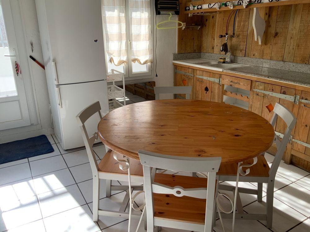 table 4 chaises un canap&eacute; tissus un lit.frigoconjelo meuble Meubles