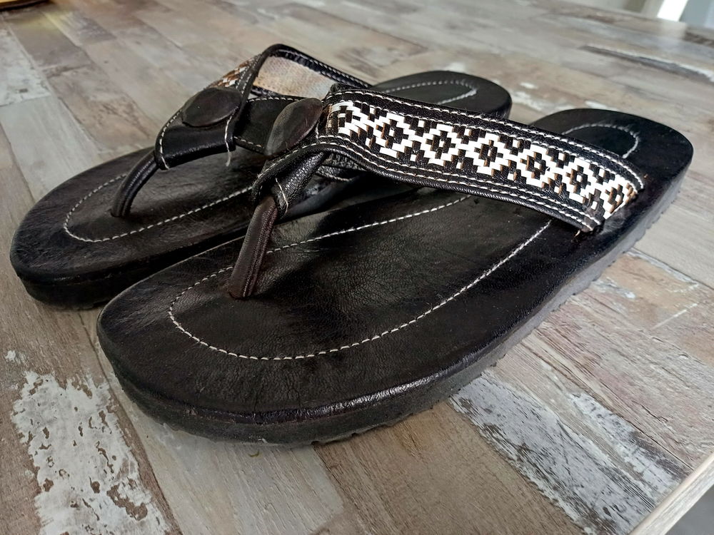 SANDALE ou CLAQUETTE AFRICAINE Chaussures