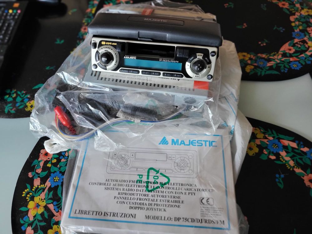 AutoRADIO " MAJESTIC ", vintage, &eacute;tat neuf Audio et hifi