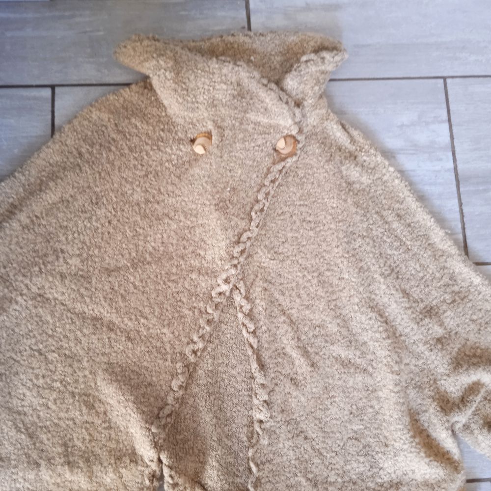 Pancho marron clair fermeture boutons encolure 70 % acryliqu Vêtements