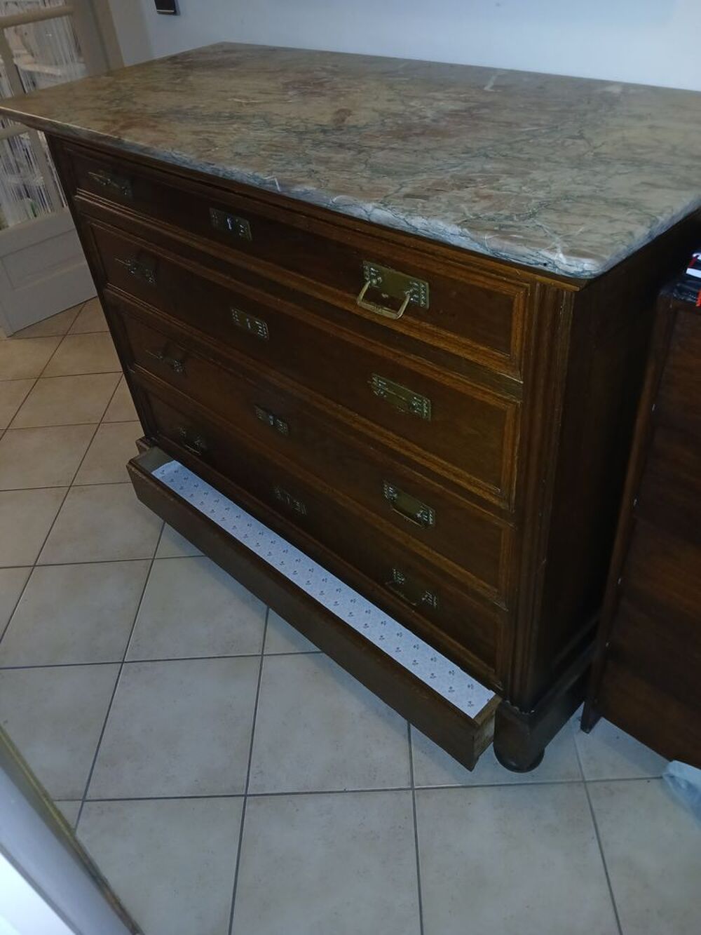 Commode ancienne,
Meubles