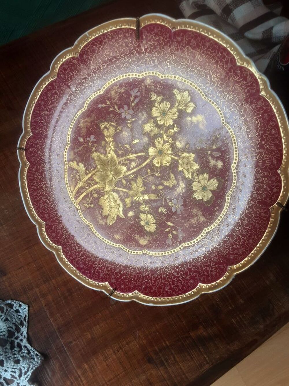 Assiette d&eacute;corative. 