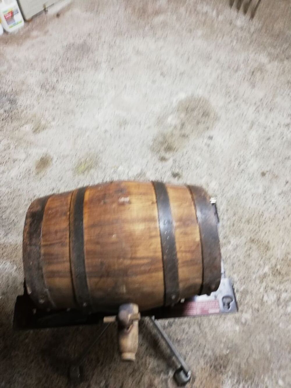 petit baril de 15 litres a prox en bois . Décoration