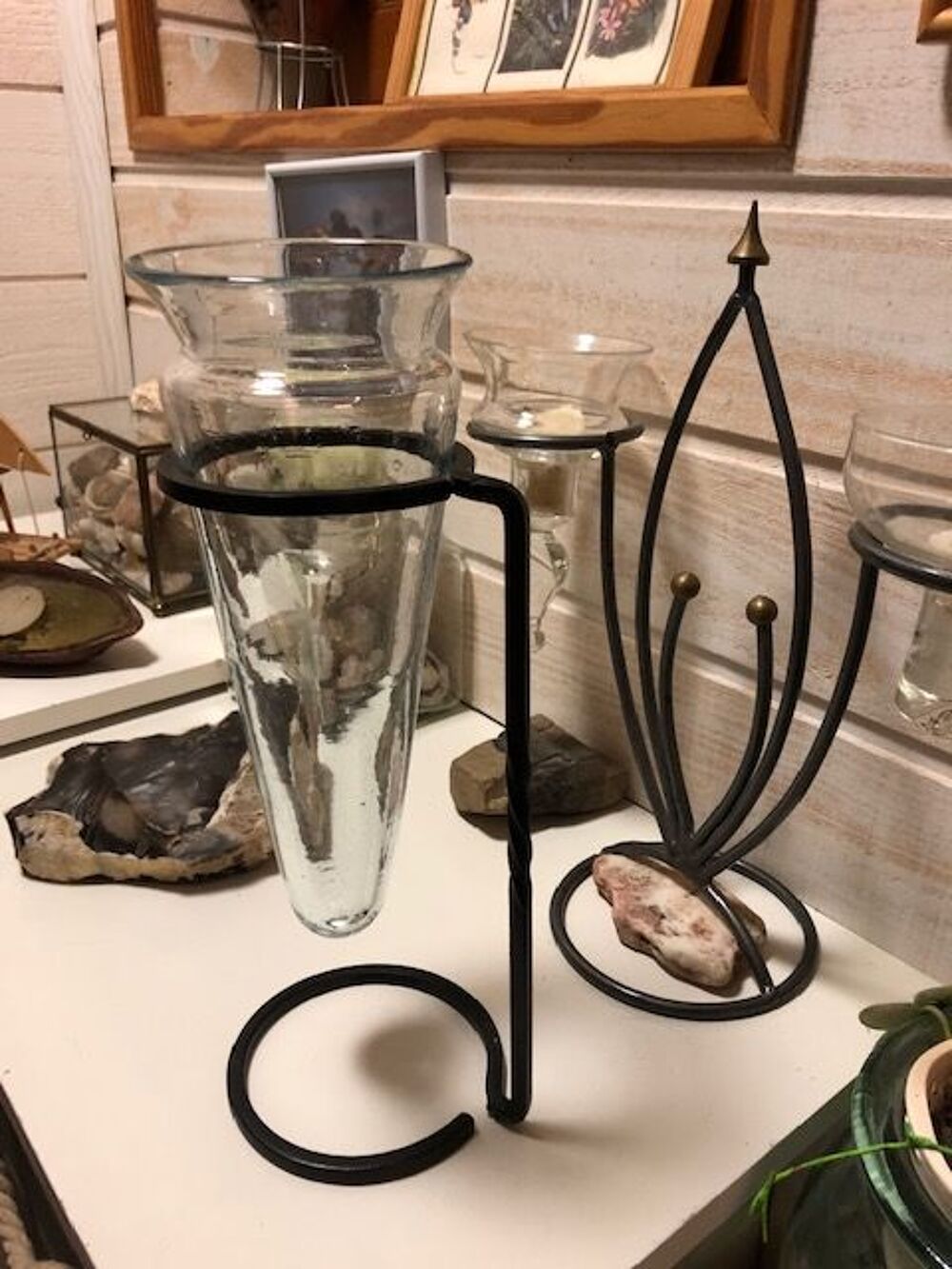 2 jarres coniques en verre avec support fer forg&eacute; Décoration