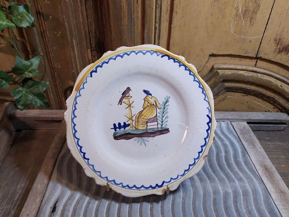 Assiette Fa&iuml;ence de Nevers XVIIIe Décoration