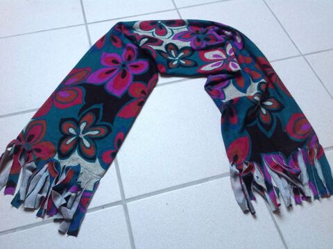 CHARPE  FLEURS & FRANGES Envoi Possible
7 Trgunc (29)