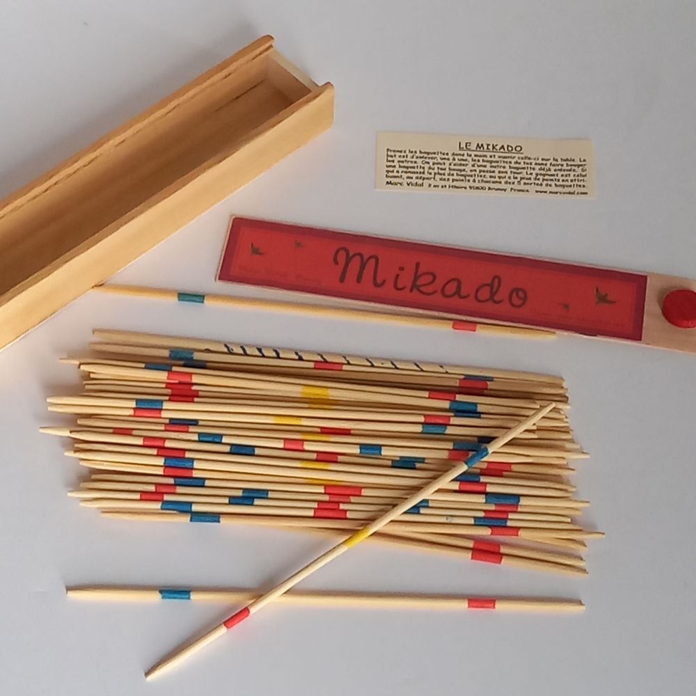 V&eacute;ritable jeu du mikado et sa boite, tout en bois , un peu &eacute; Jeux / jouets