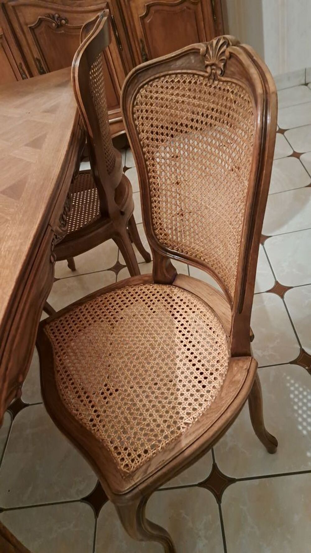 Table salle &agrave; manger avec rallonge et 4 chaises tbe. Meubles