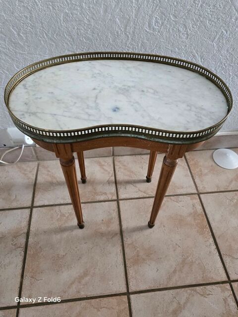 Table Rognon de style Louis XVI en ajacou massif. 70 Boissy-sous-Saint-Yon (91)
