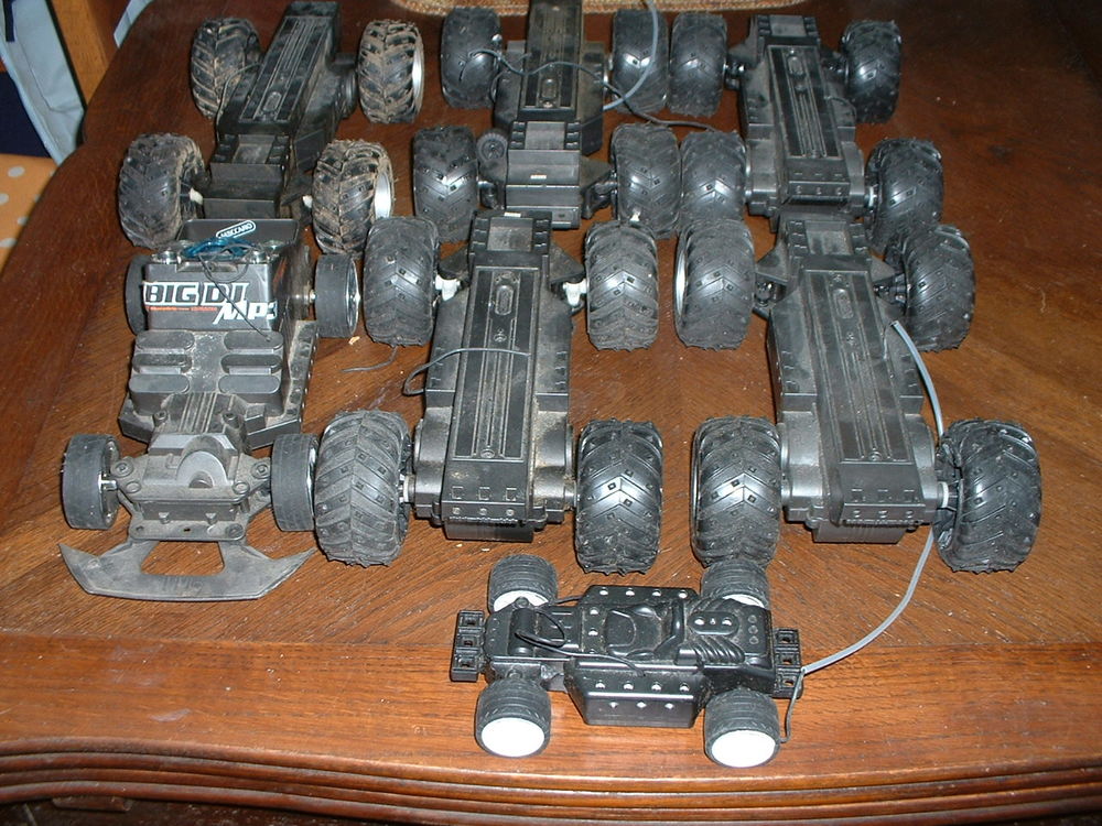 Pi&egrave;ces d&eacute;tach&eacute;es pour v&eacute;hicules t&eacute;l&eacute;command&eacute;s M&eacute;cano. Jeux / jouets