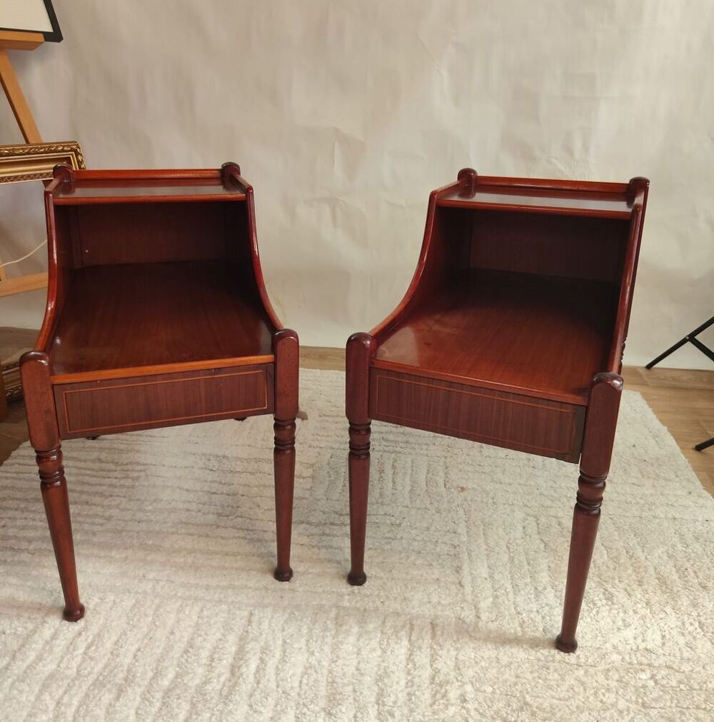 Paire de tables de chevet danoises scandinaves en acajou Meubles