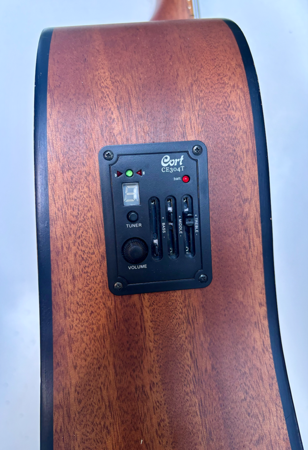 Affaire &agrave; saisir: guitare &eacute;lectro-acoustique Cort Instruments de musique