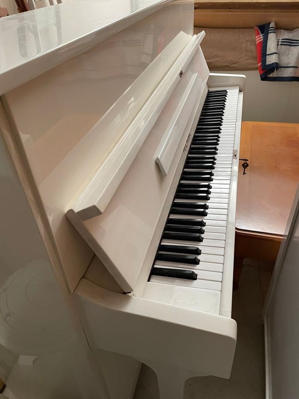 Piano droit Instruments de musique