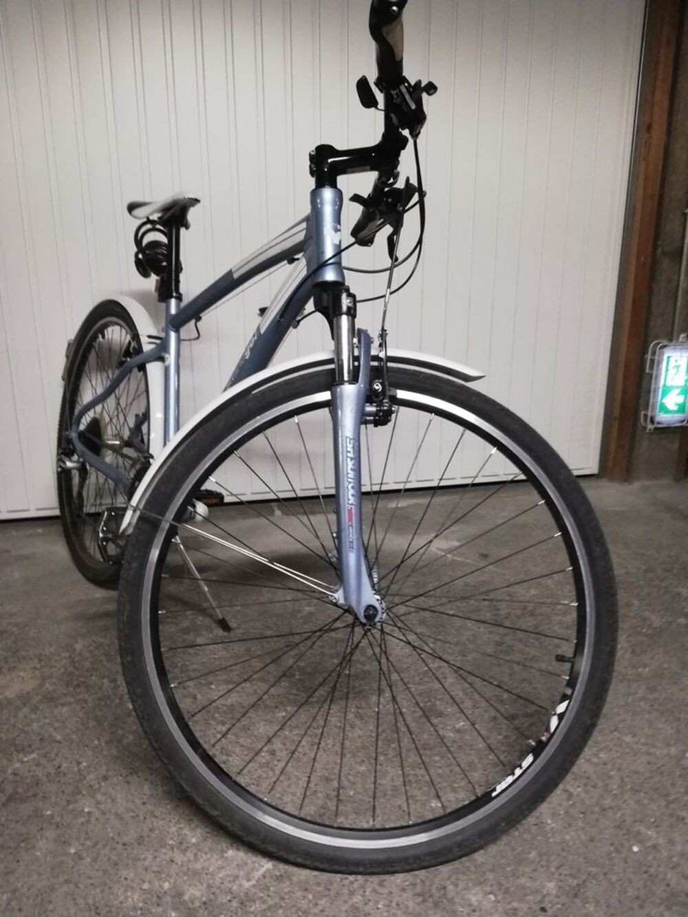 Velo VTC Lapierre ice blue ultra l&eacute;ger. Vlos
