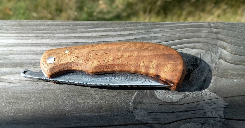 Couteau pliant &agrave; friction Sports