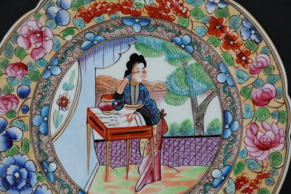 ASSIETTE EN PORCELAINE CHINOISE 1 PERSONNAGE 