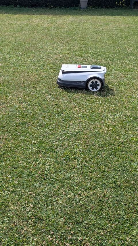 Robot tondeuse Ecovacs 900 Amiens (80)