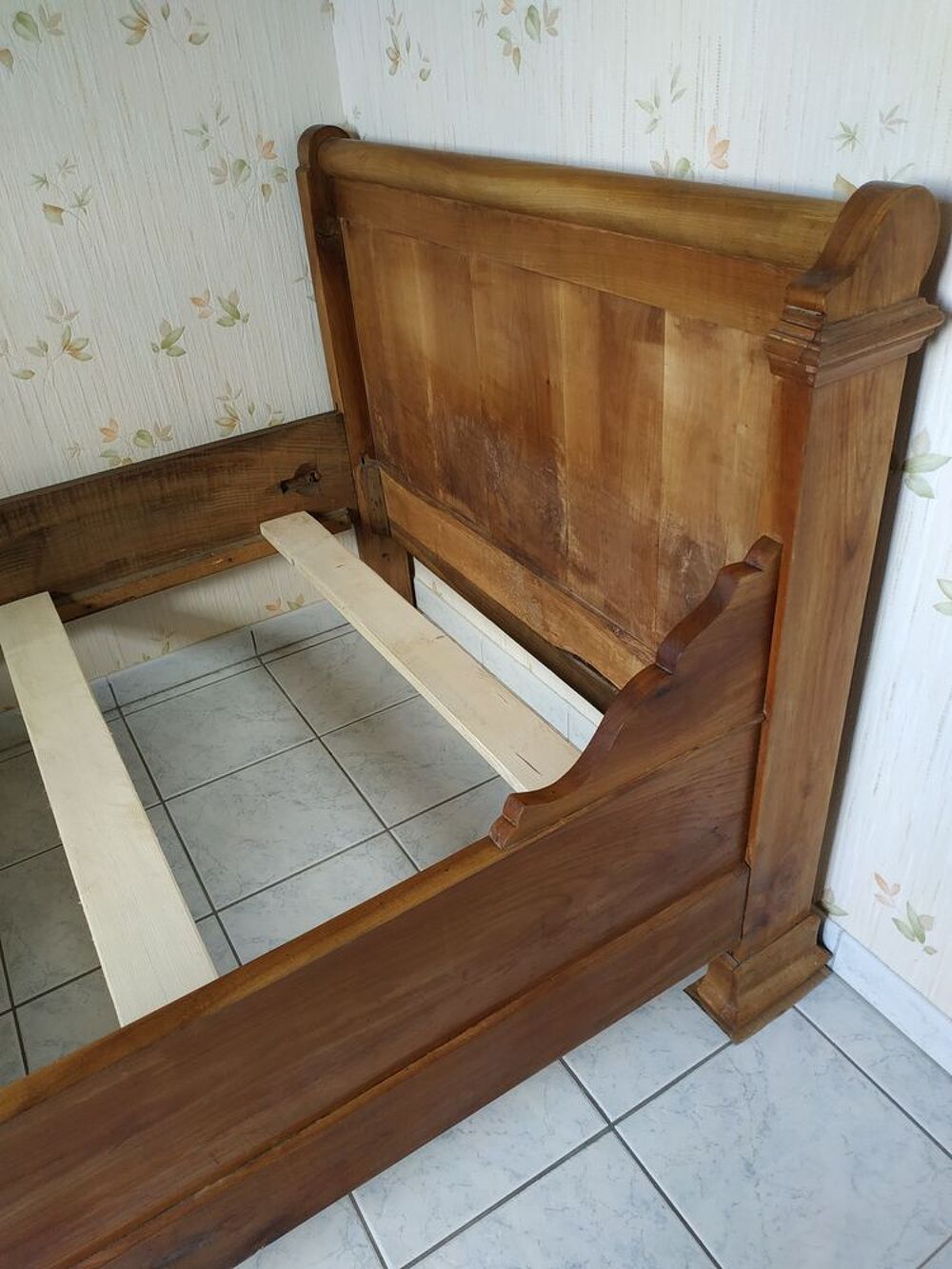 Ancien Lit rouleau merisier + sommier tapissier Ep&eacute;da Meubles