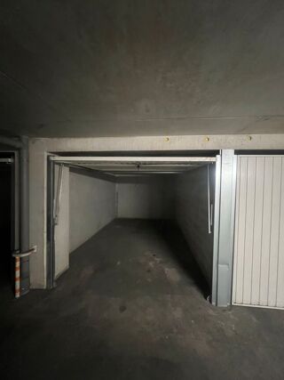  Parking / Garage  louer 10 m