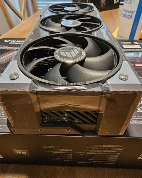 NVIDIA GeForce RTX 5090 ASUS TUF Gaming 32 Go (Etat NEUF) 1500 18330 Saint-laurent