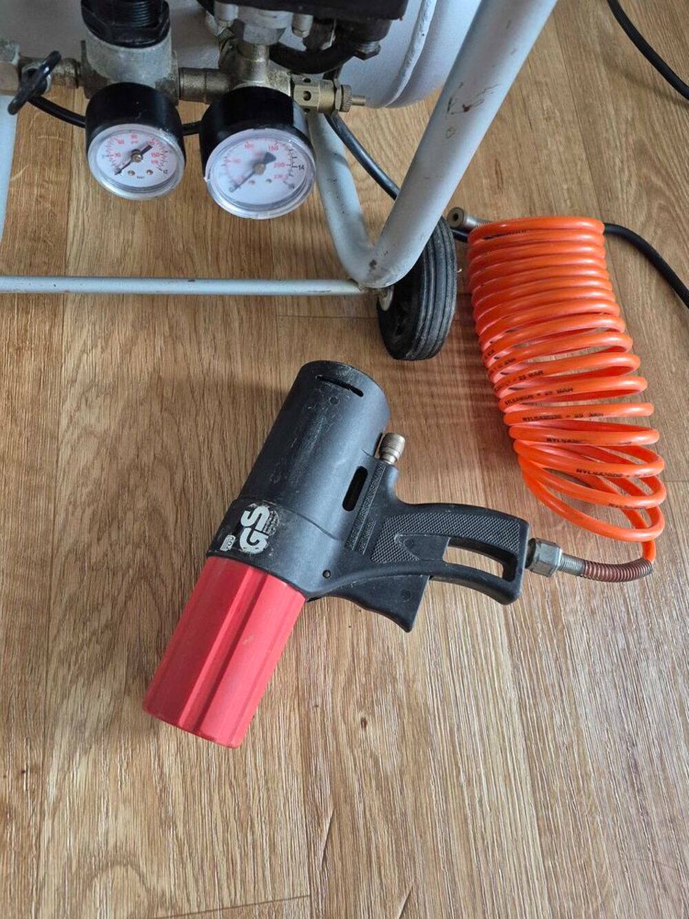 Compresseur &agrave; air MECAFER et pistolet de projection Bricolage