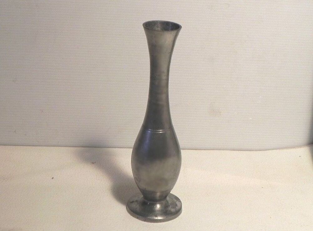 Vase en &eacute;tain hauteur 20 cms Décoration