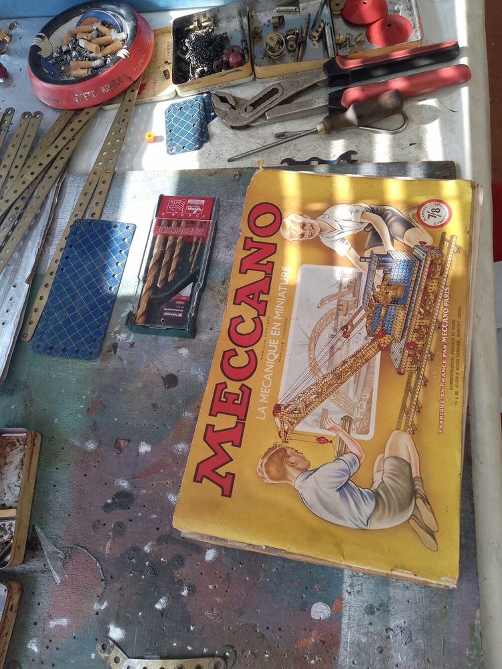 Grand bahut, table d&eacute;co... 