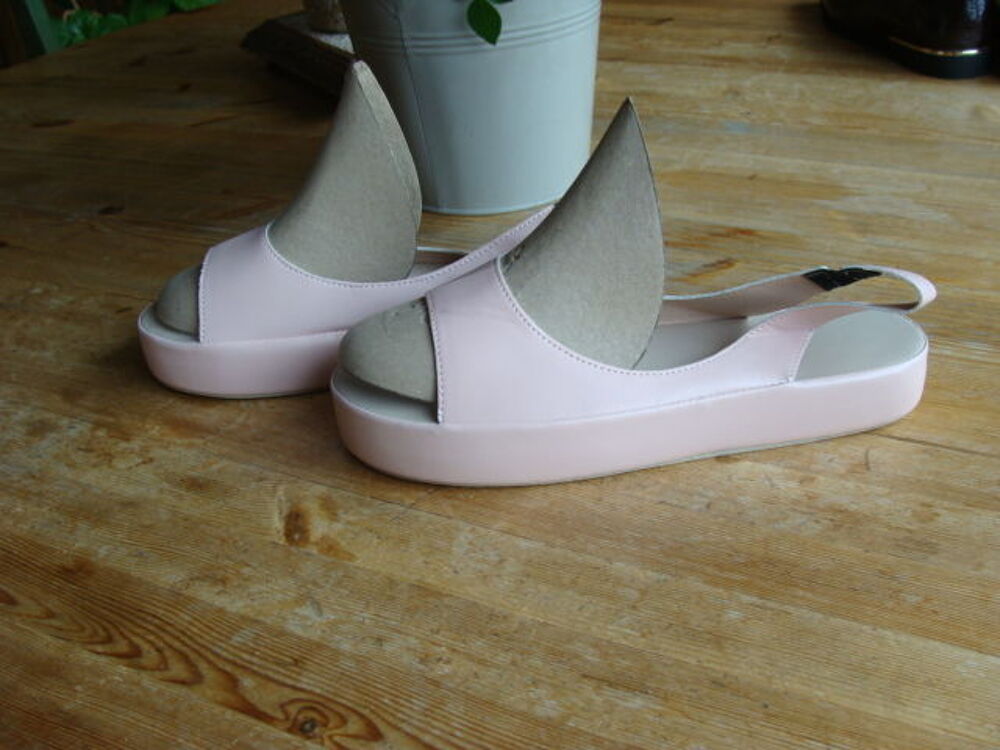 Sandales nude 39 neuves Chaussures