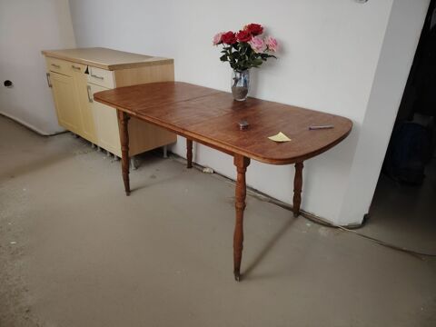 Table en bois chêne bonne état 40€ a débattre Riaillé (44)