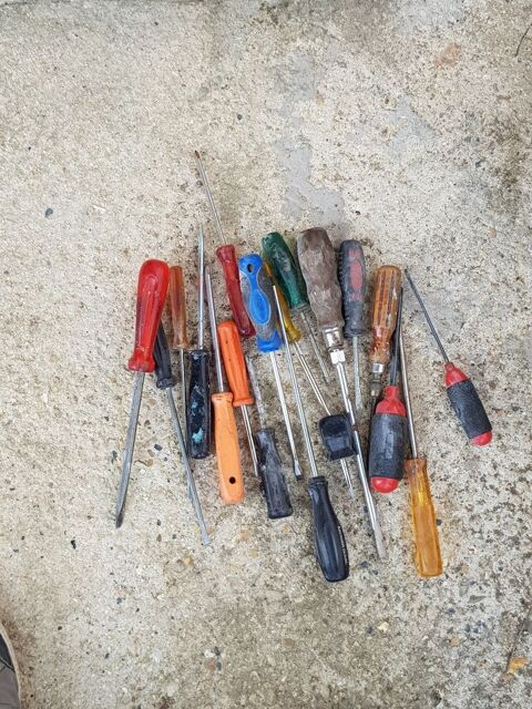 lot 19 tournevis divers 15 Rethel (08)