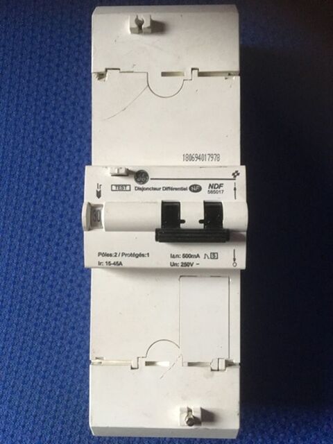 disjoncteur diff�rentiel monophas� 15/45 S - 500 mA 30 Mandres-les-Roses (94)