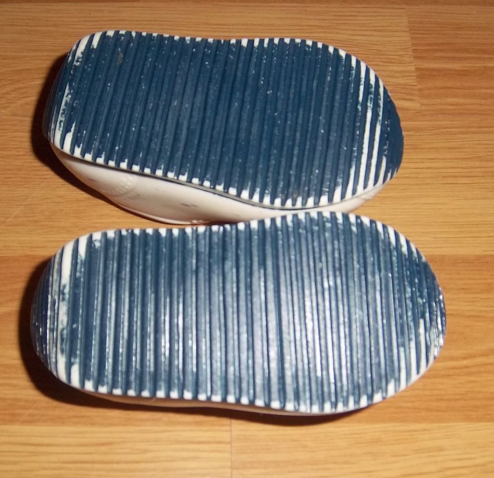 Chaussures baskets blanche grande poup&eacute;e Jeux / jouets