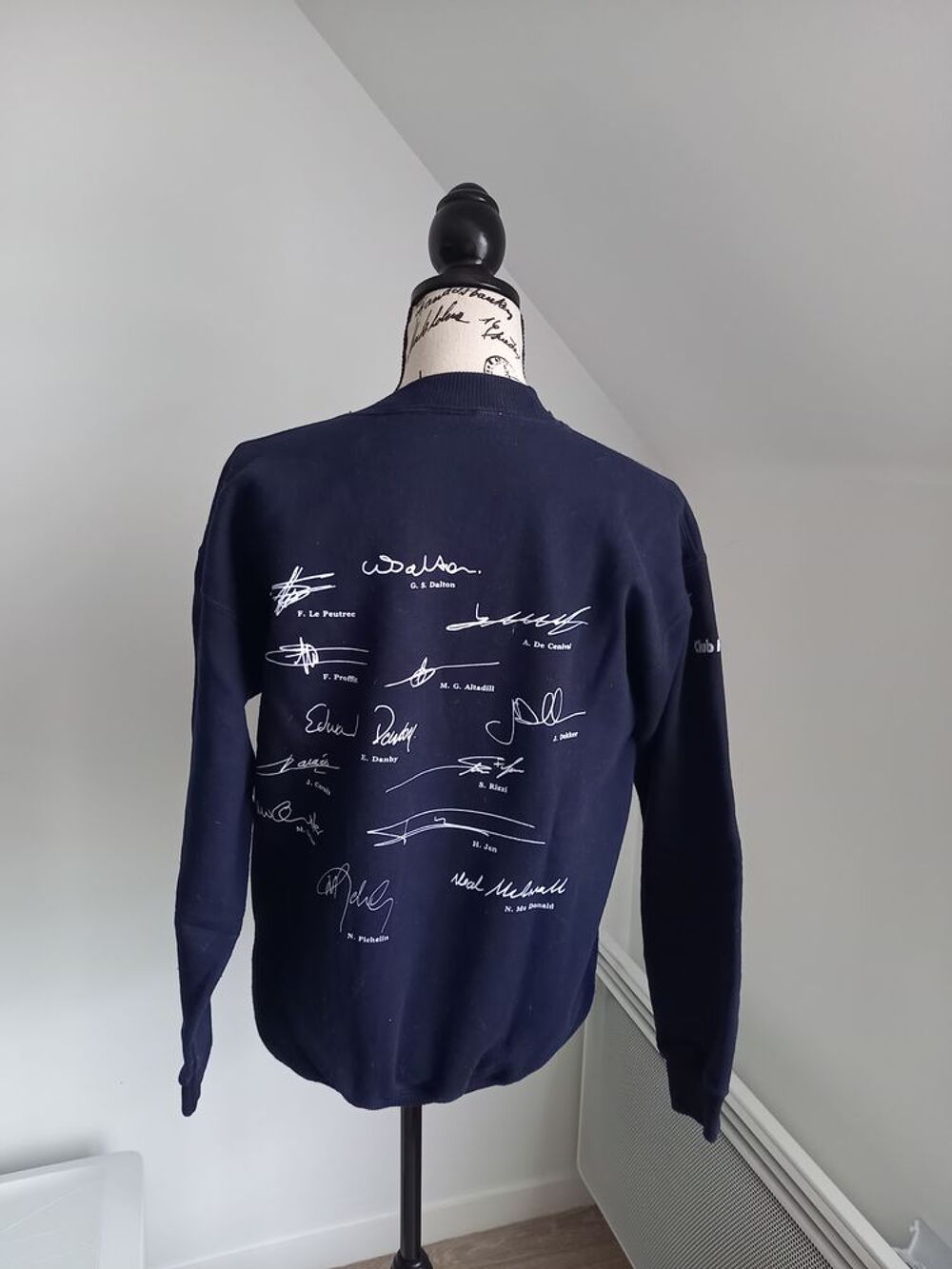 SWEAT BLEU Vêtements