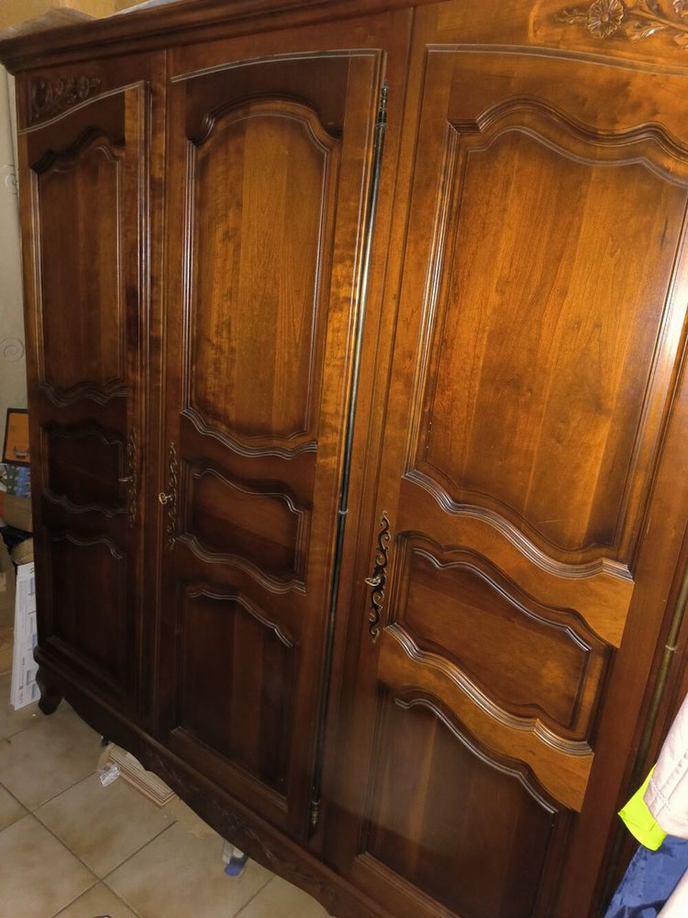 Armoire 3 portes avec miroir sur la porte centrale(penderie) Meubles